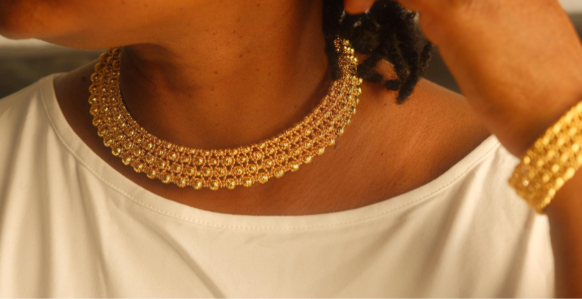Parure « Prestige Doré » – Collier, Bracelet, Bague & Boucles d’oreilles
